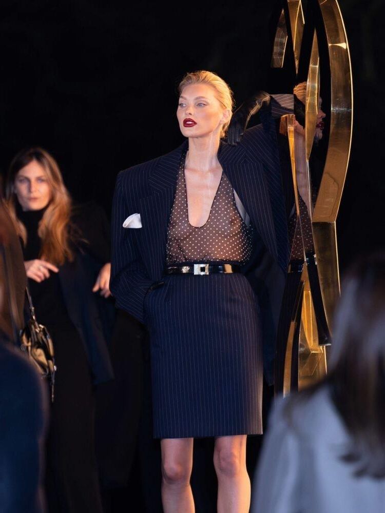 Elsa Hosk no YSL Show na Paris Fashion Week