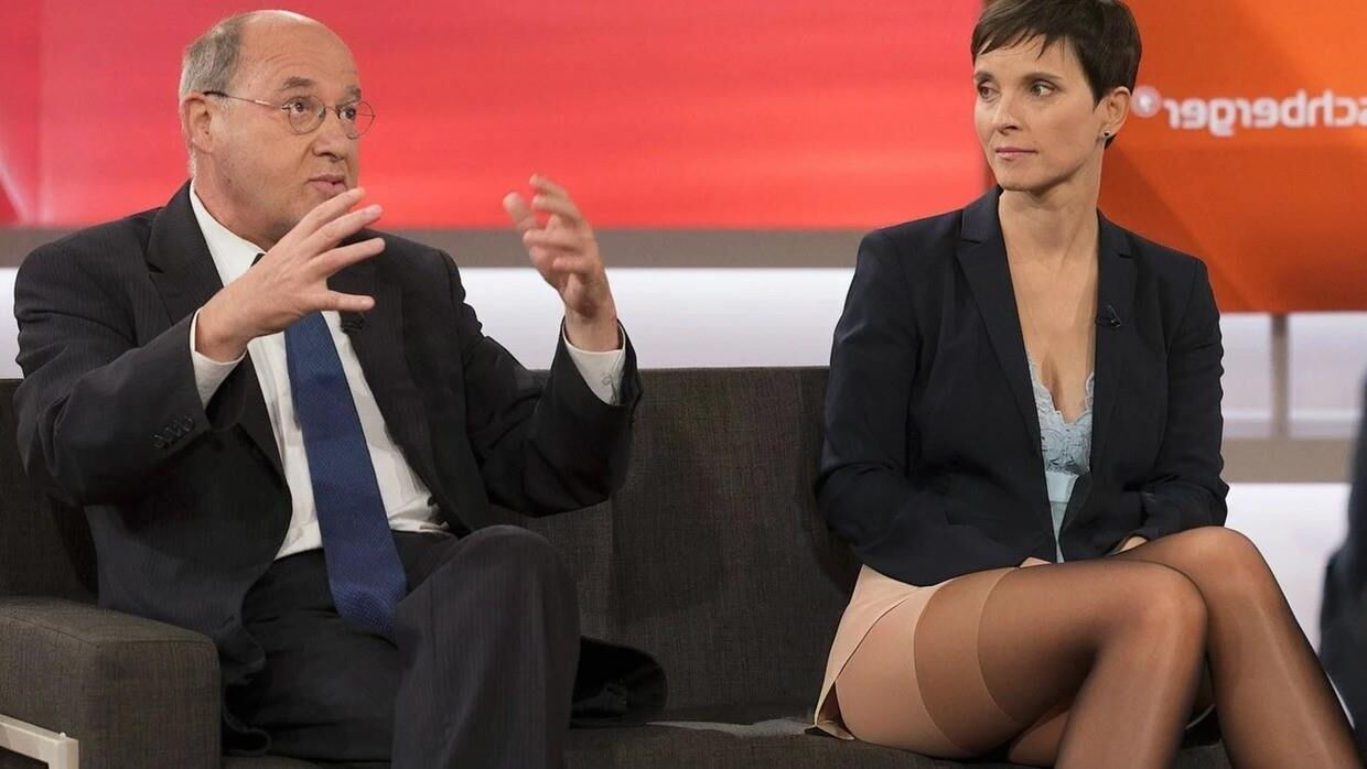 Ai Frauke Petry em Nylons