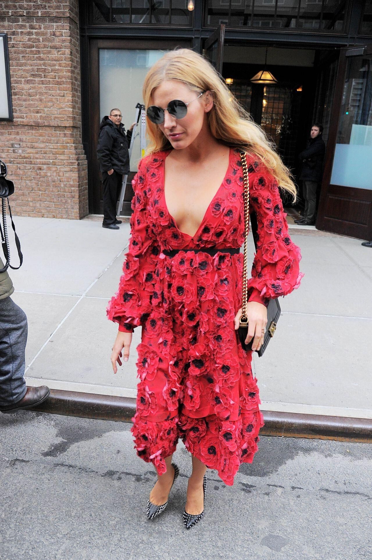 Blake Lively Style - deixando seu hotel e comprando em novo