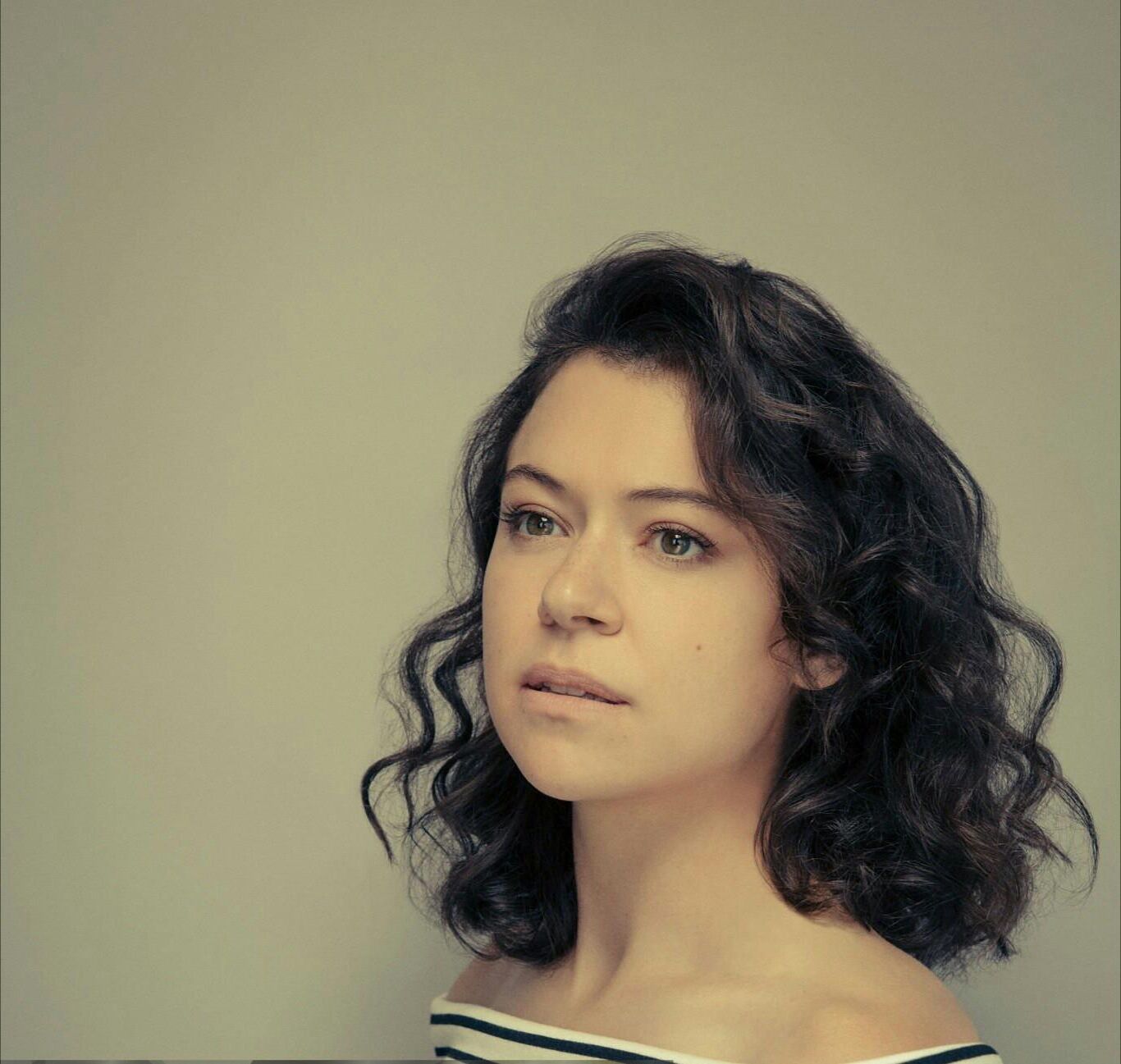 Tatiana Maslany tan sexy