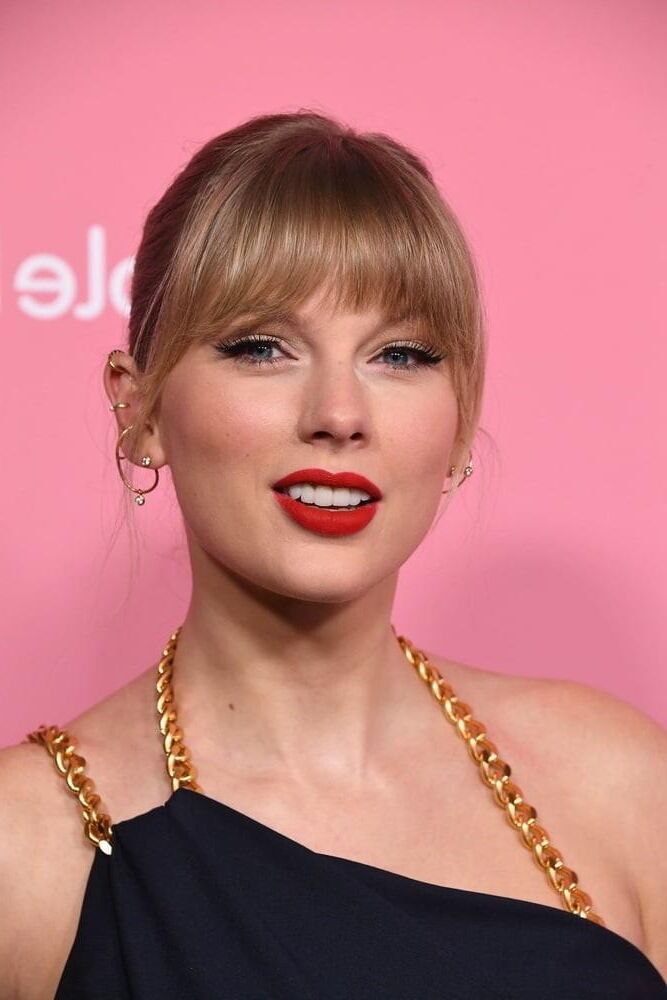 Taylor Swift Red Lips