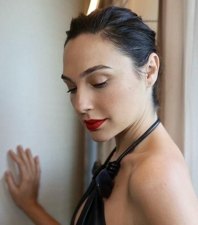 Gal Gadot Red Lips