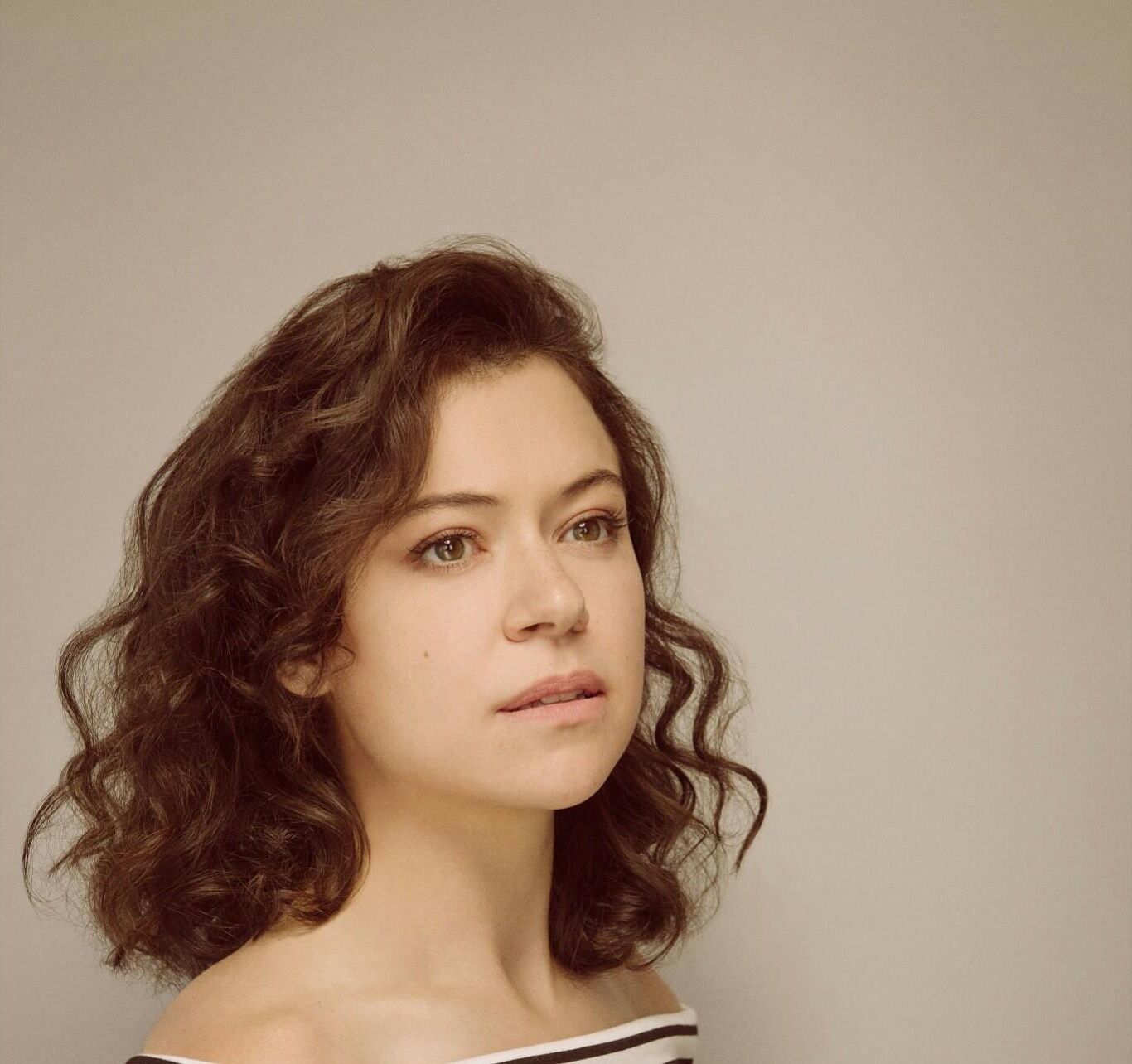 Tatiana Maslany tan sexy