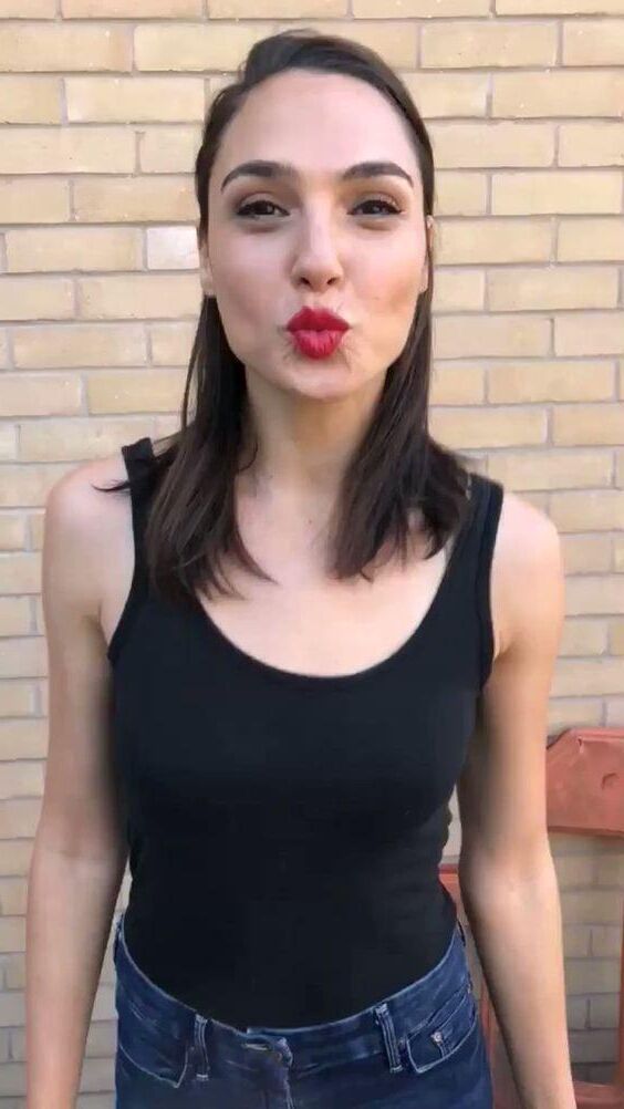 Gal Gadot Red Lips