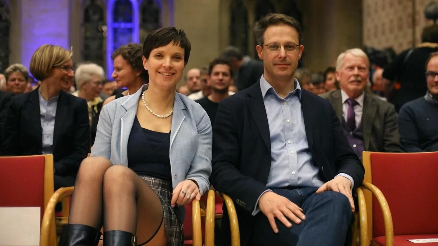 Ai Frauke Petry em Nylons