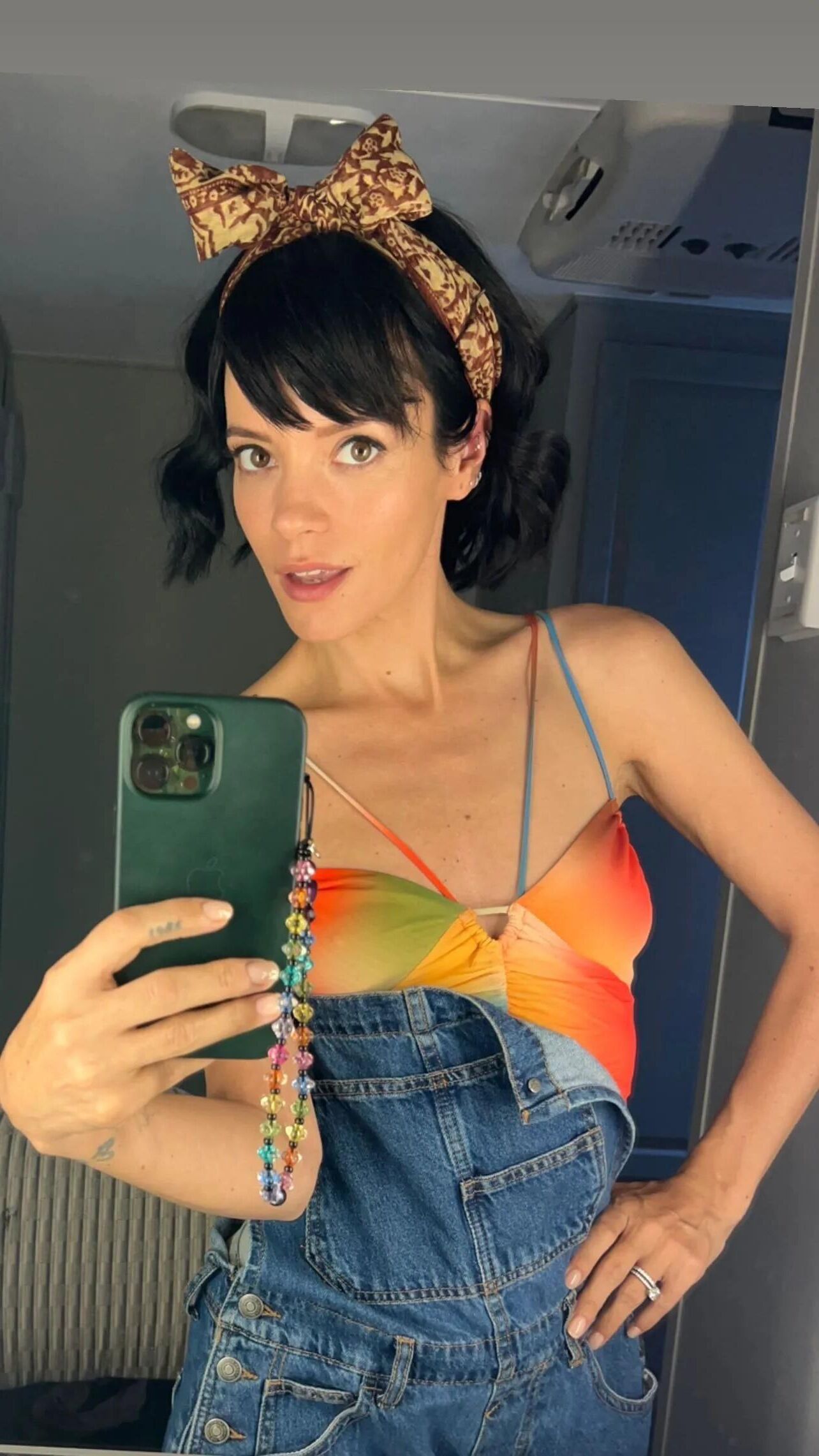 Lily Allen tan sexy