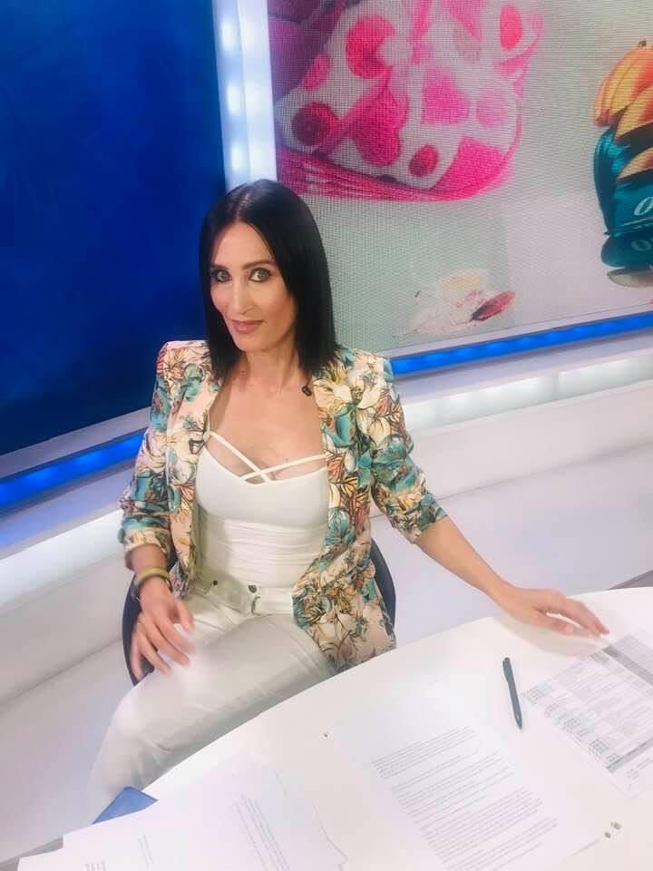 Presentadora de belleza y televisión de Bosnian Vanja Semic