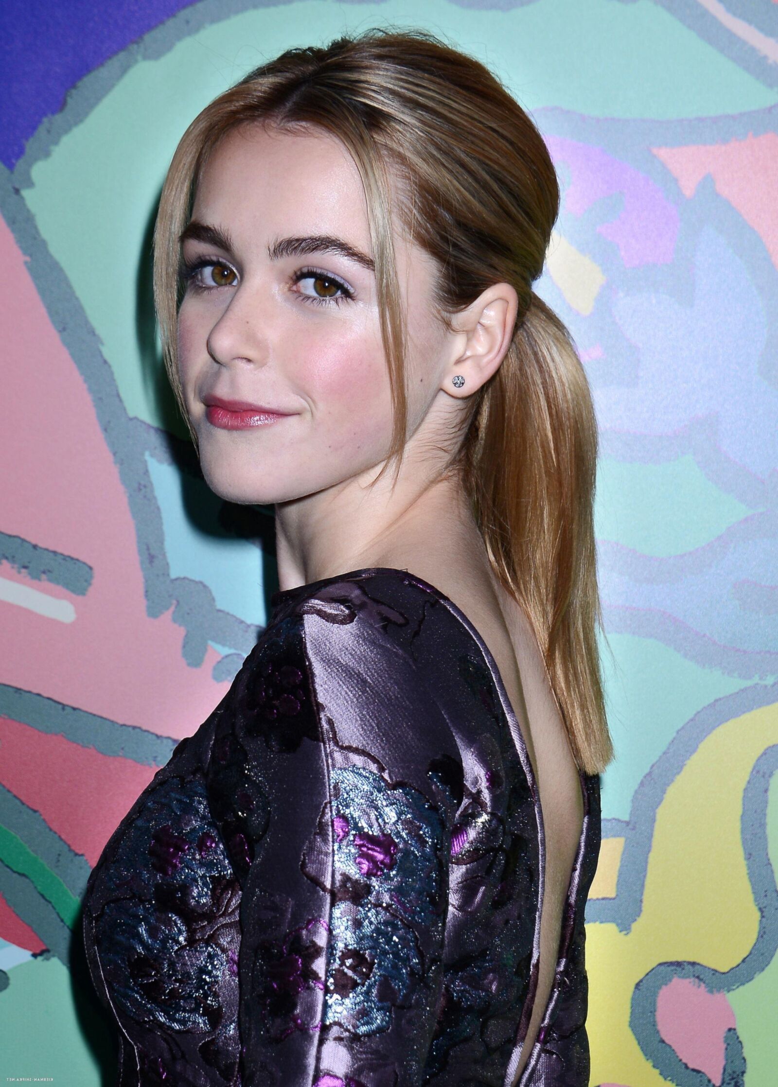 Atriz adolescente fofa Kiernan Shipka, produtores divertidos brinquedos