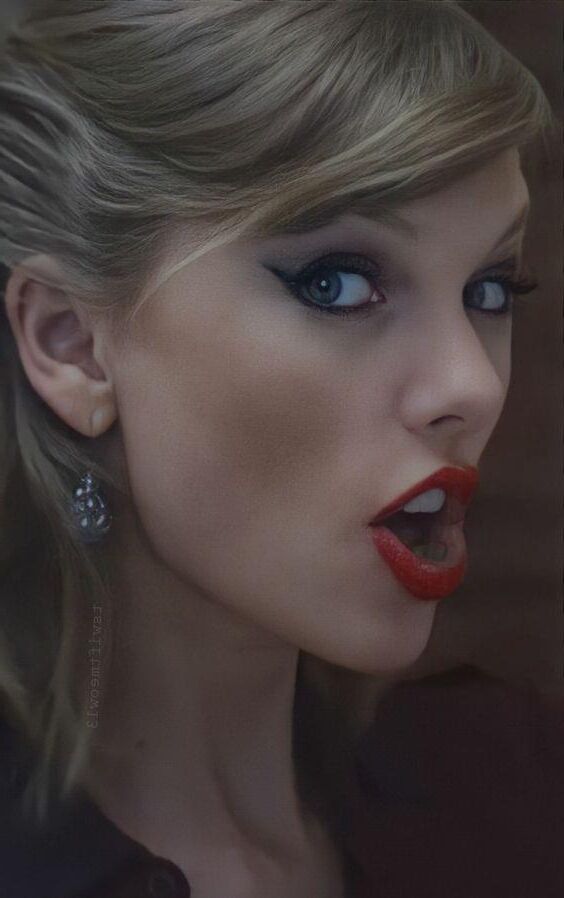 Taylor Swift Red Lips