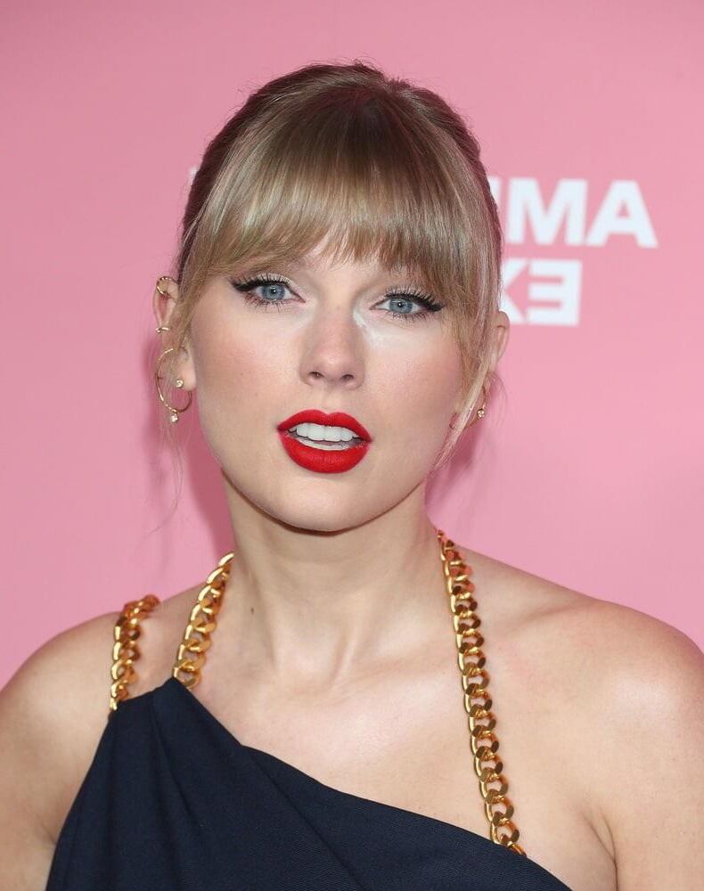 Taylor Swift Red Lips