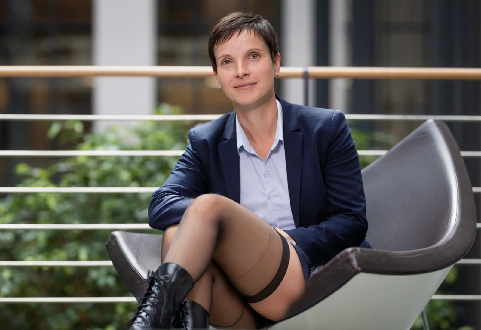 Ai Frauke Petry em Nylons