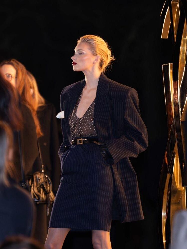 Elsa Hosk no YSL Show na Paris Fashion Week