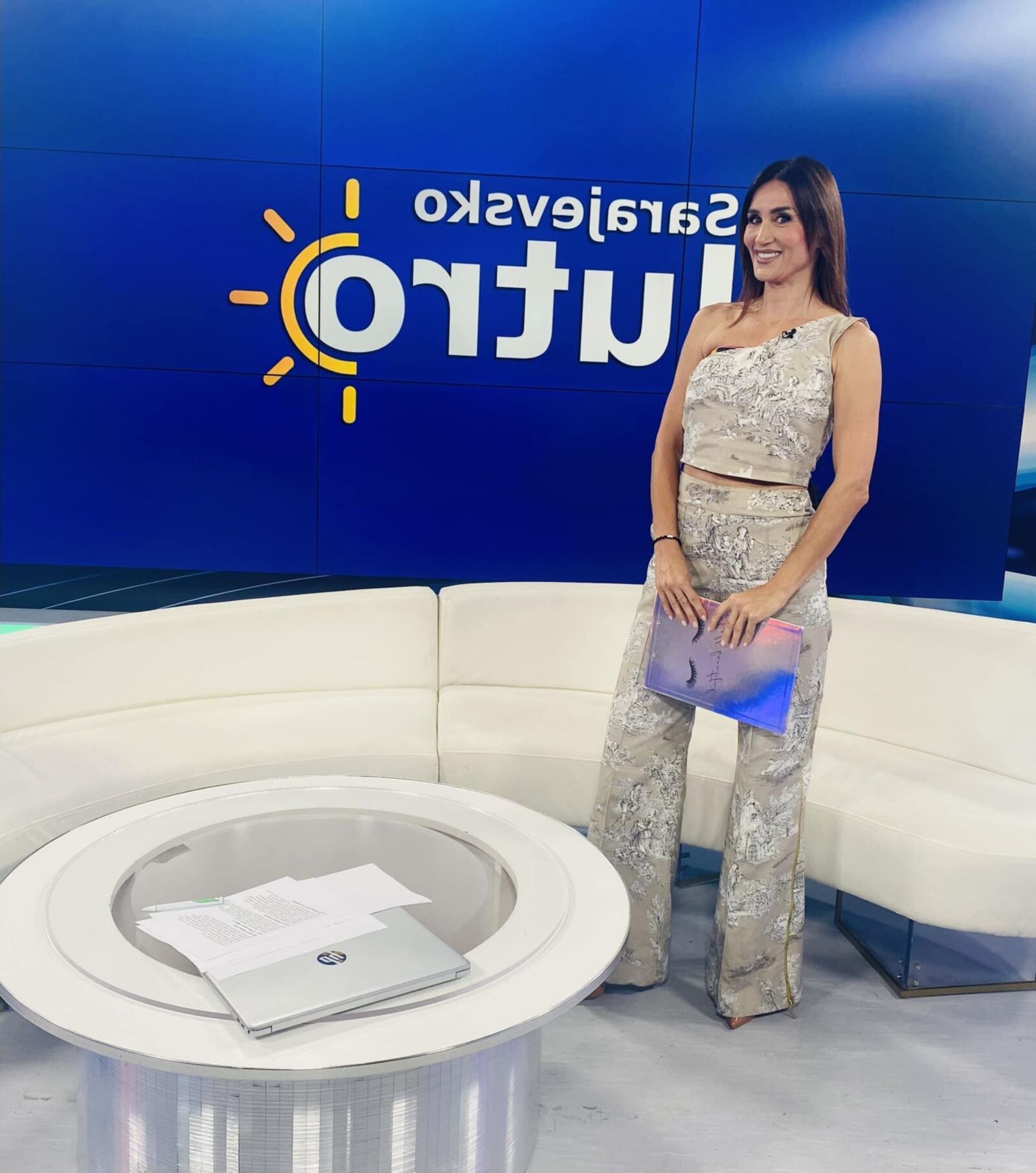 Presentadora de belleza y televisión de Bosnian Vanja Semic