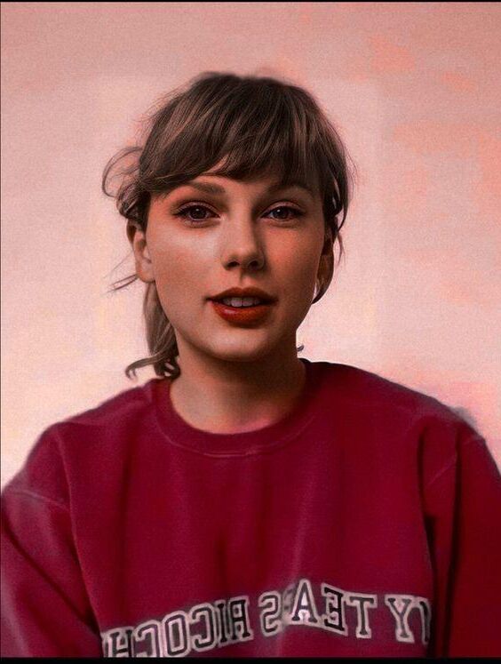 Taylor Swift Red Lips