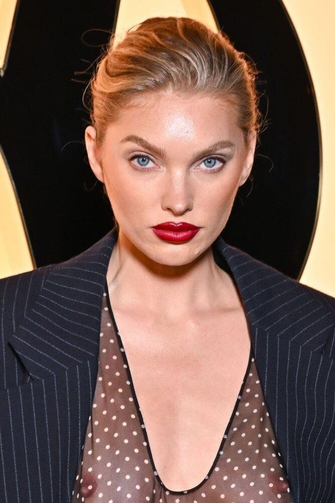 Elsa Hosk no YSL Show na Paris Fashion Week