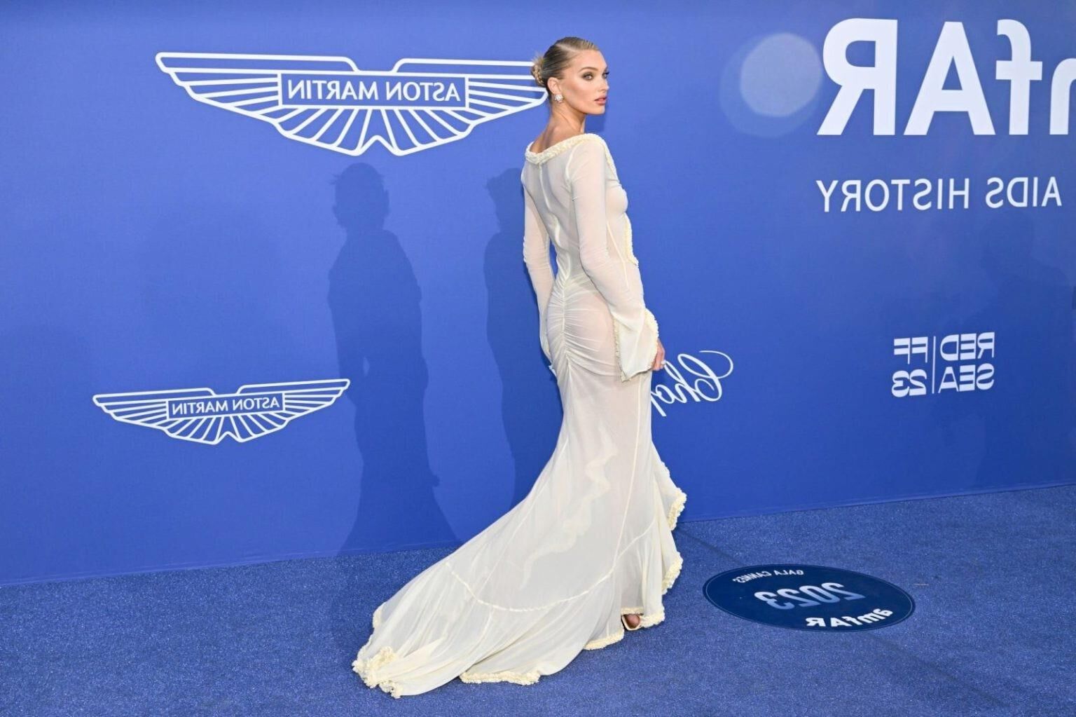 Elsa Hosk Boobs Mamilos Vestido Puro Amfar Cannes