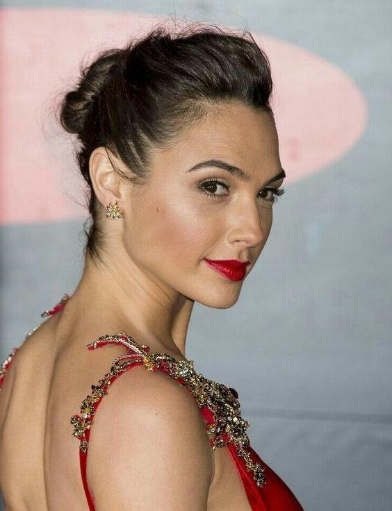 Gal Gadot Red Lips