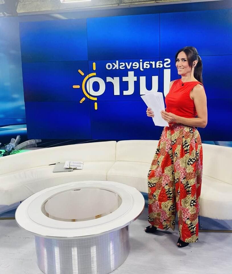 Presentadora de belleza y televisión de Bosnian Vanja Semic