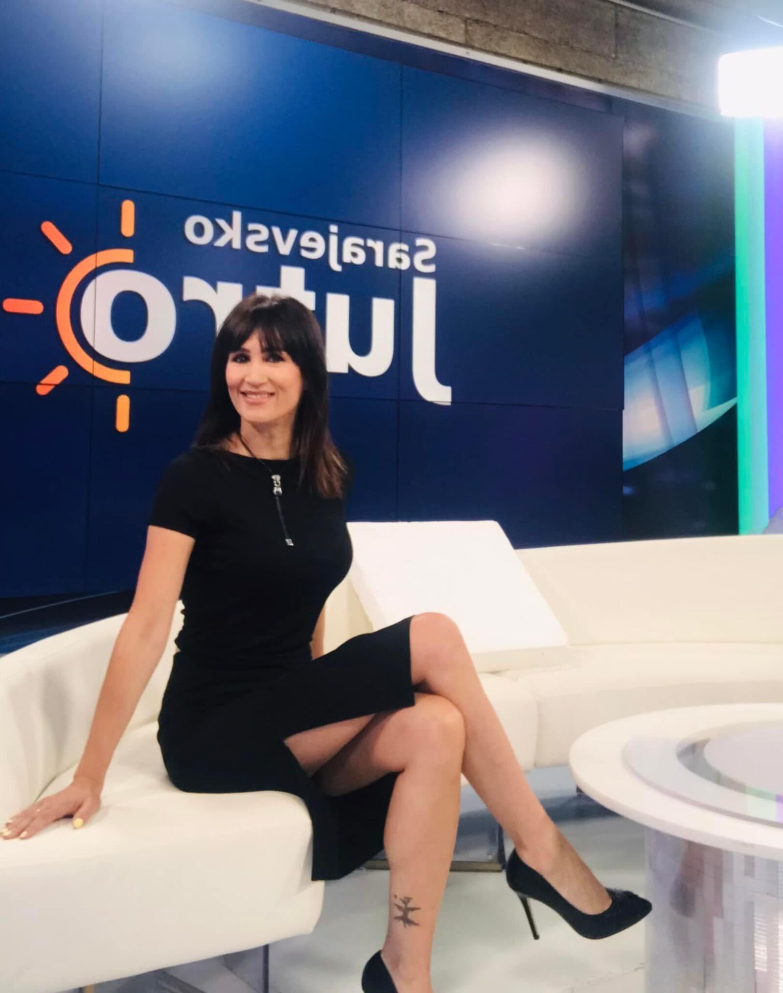 Presentadora de belleza y televisión de Bosnian Vanja Semic