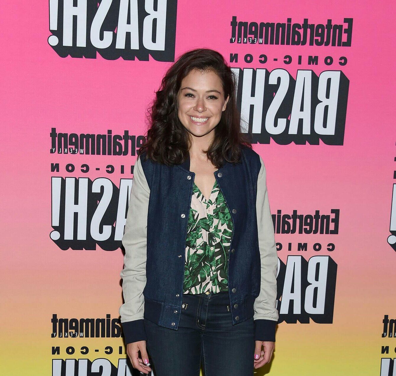 Tatiana Maslany tan sexy