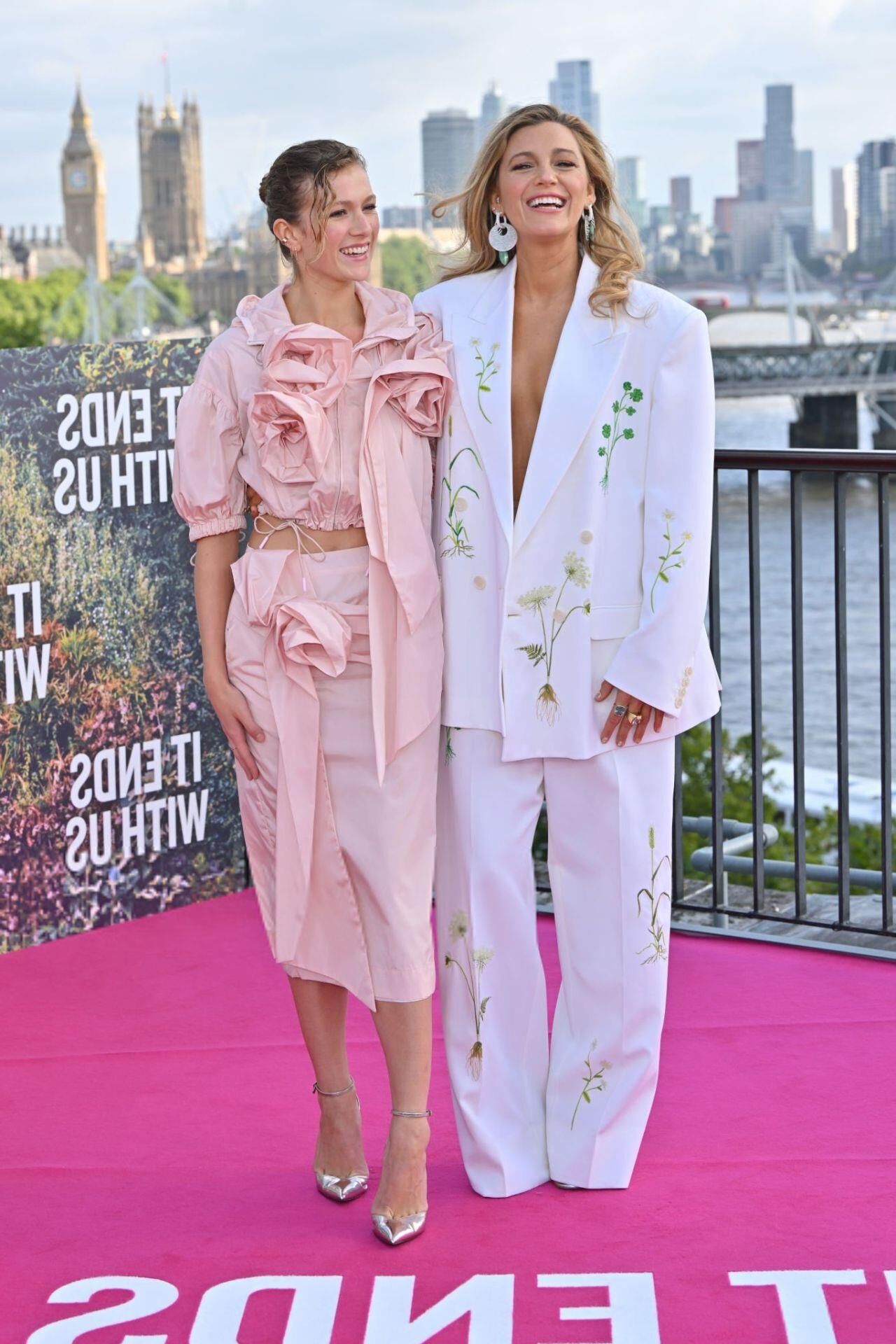 Blake Lively nele termina conosco fotocall em Londres