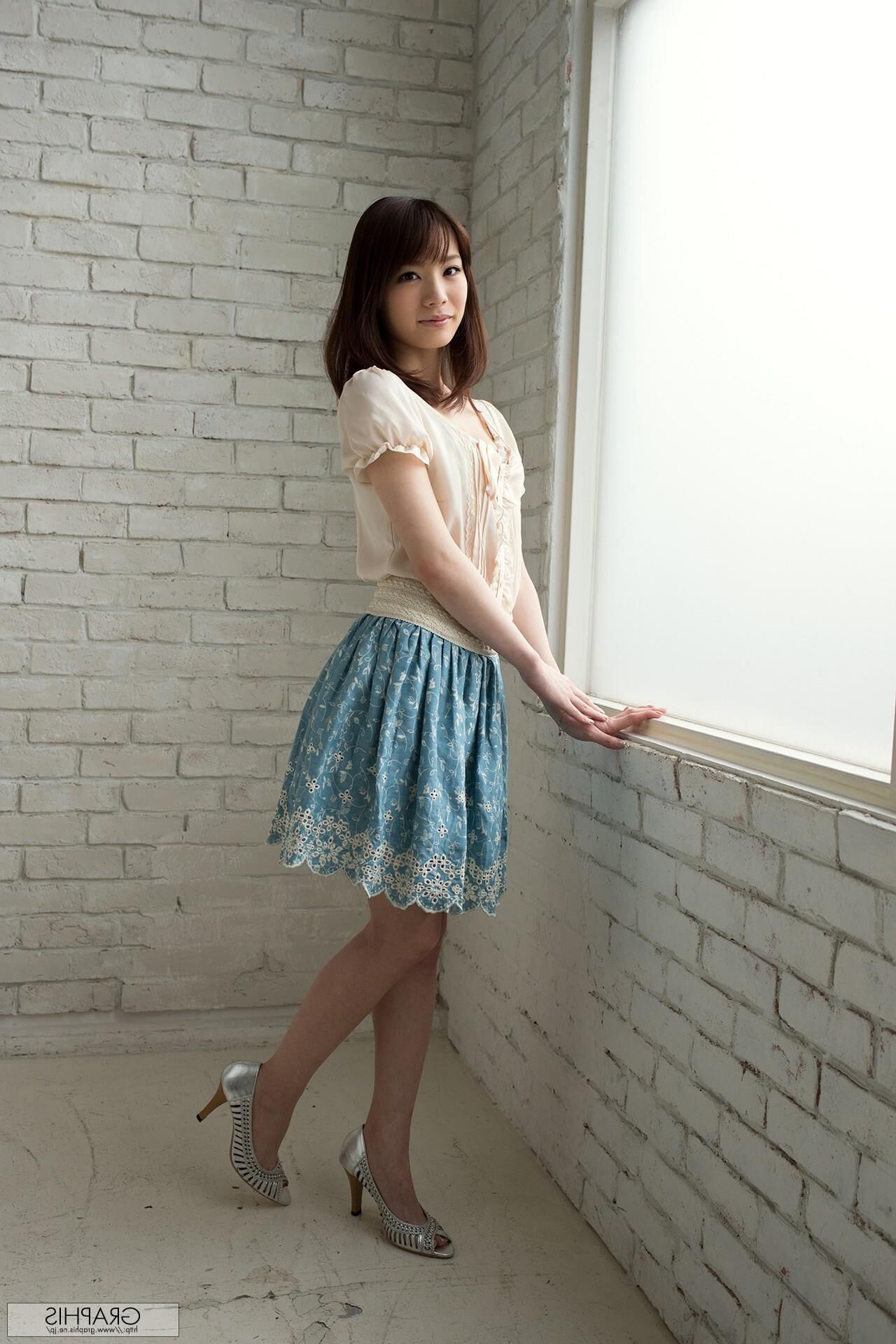 Airi Suzumura Graphis Quietly ..