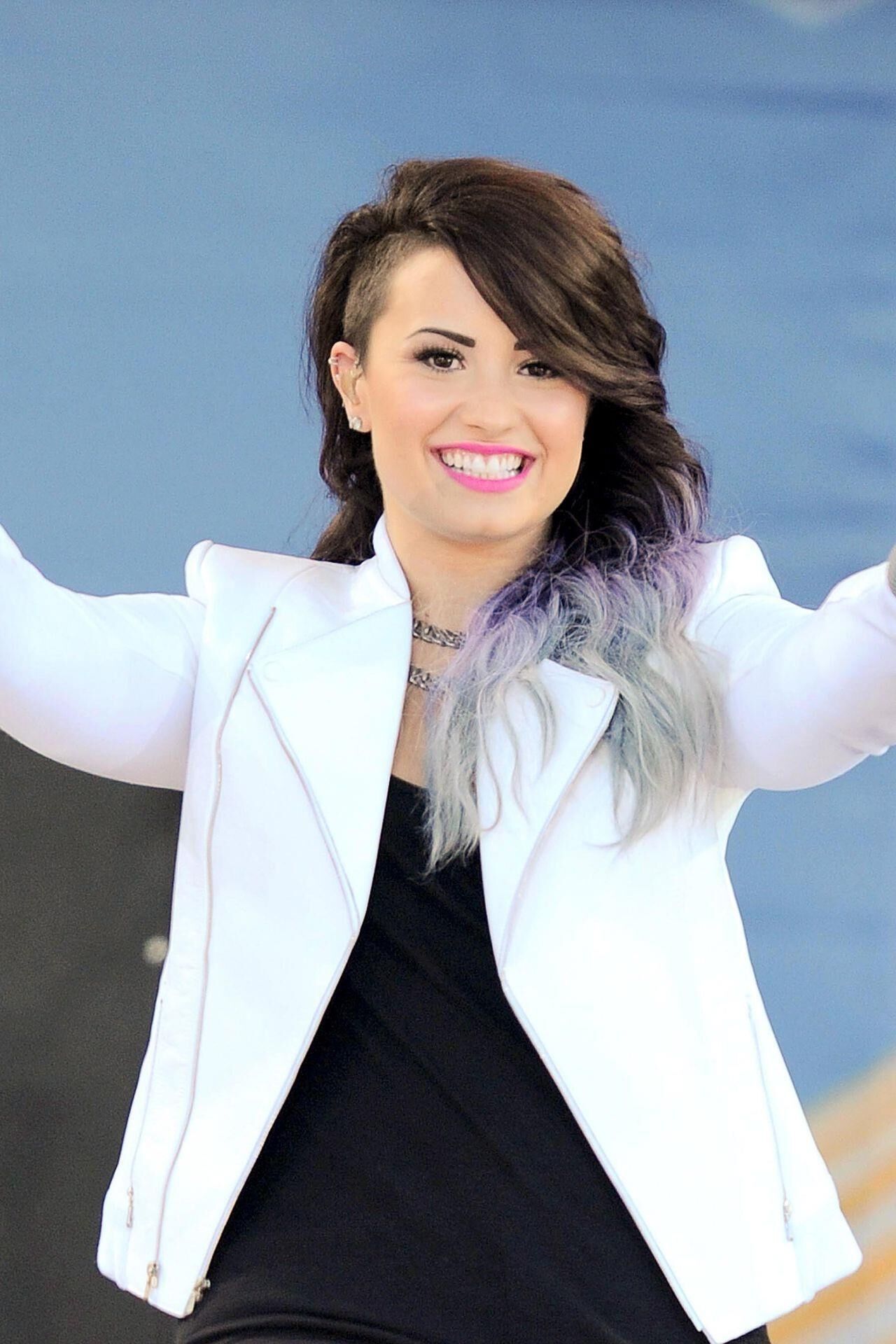 Demi Lovato se produisant sur "Good Morning America"