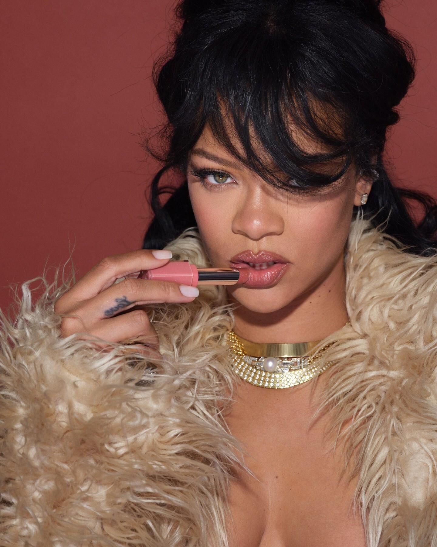 Rihanna Harper's Bazaar uns die Legacy -Ausgabe Extras