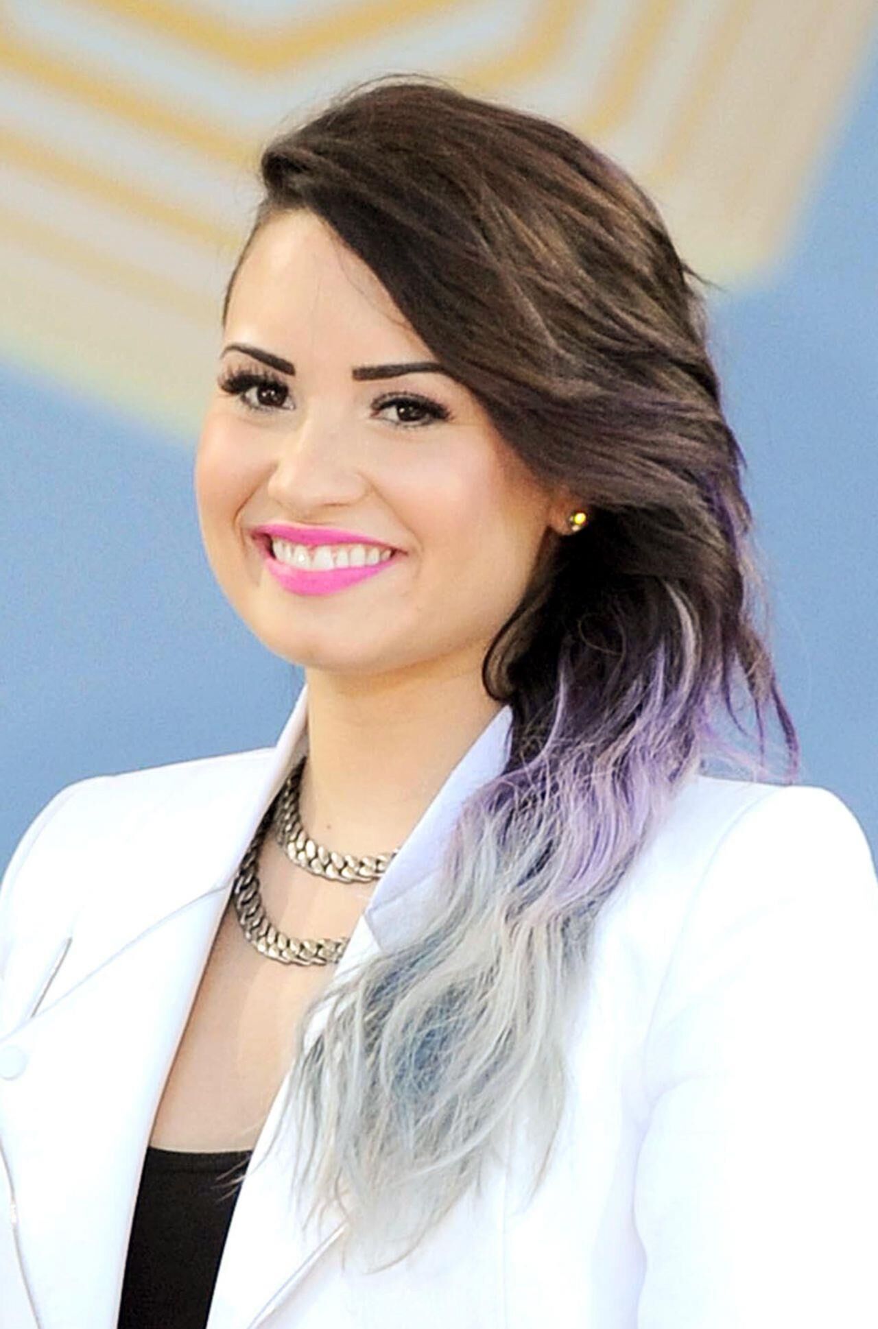 Demi Lovato se apresentando no 'Good Morning America' em