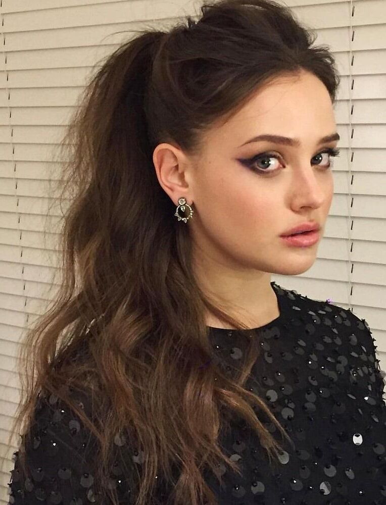 Katherine Langford 