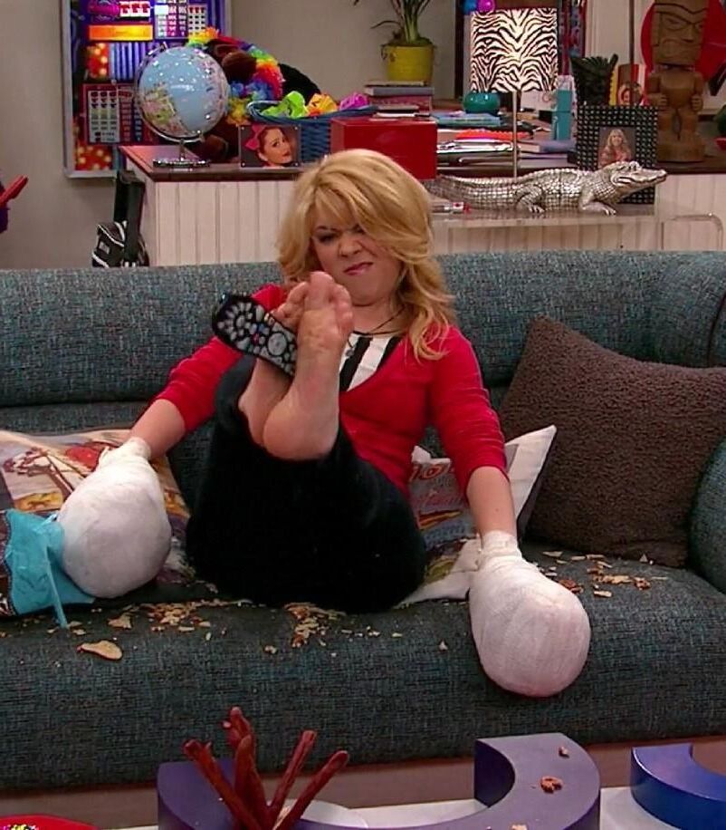 Jennette McCurdy sexy feet