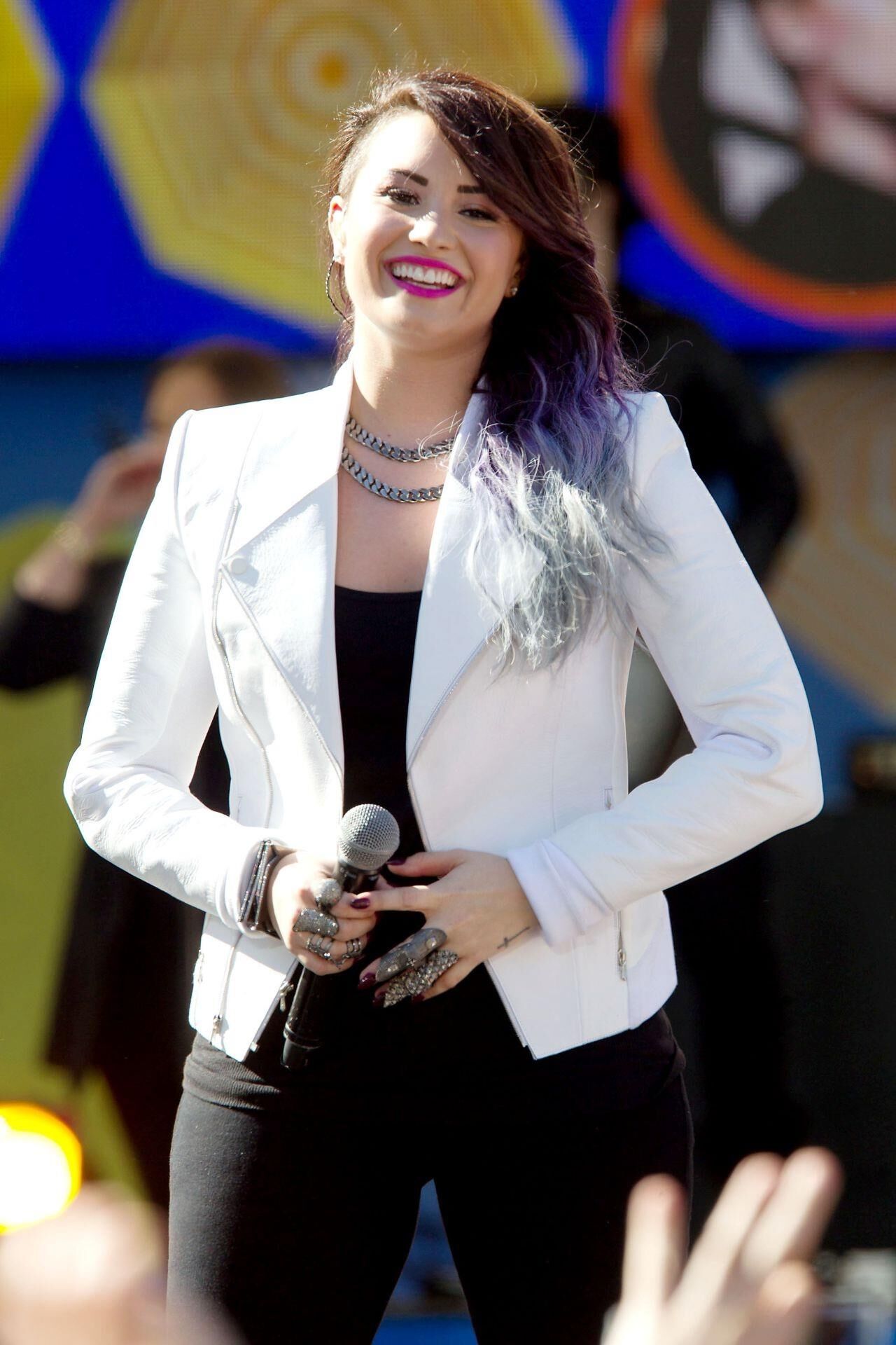 Demi Lovato se produisant sur "Good Morning America"