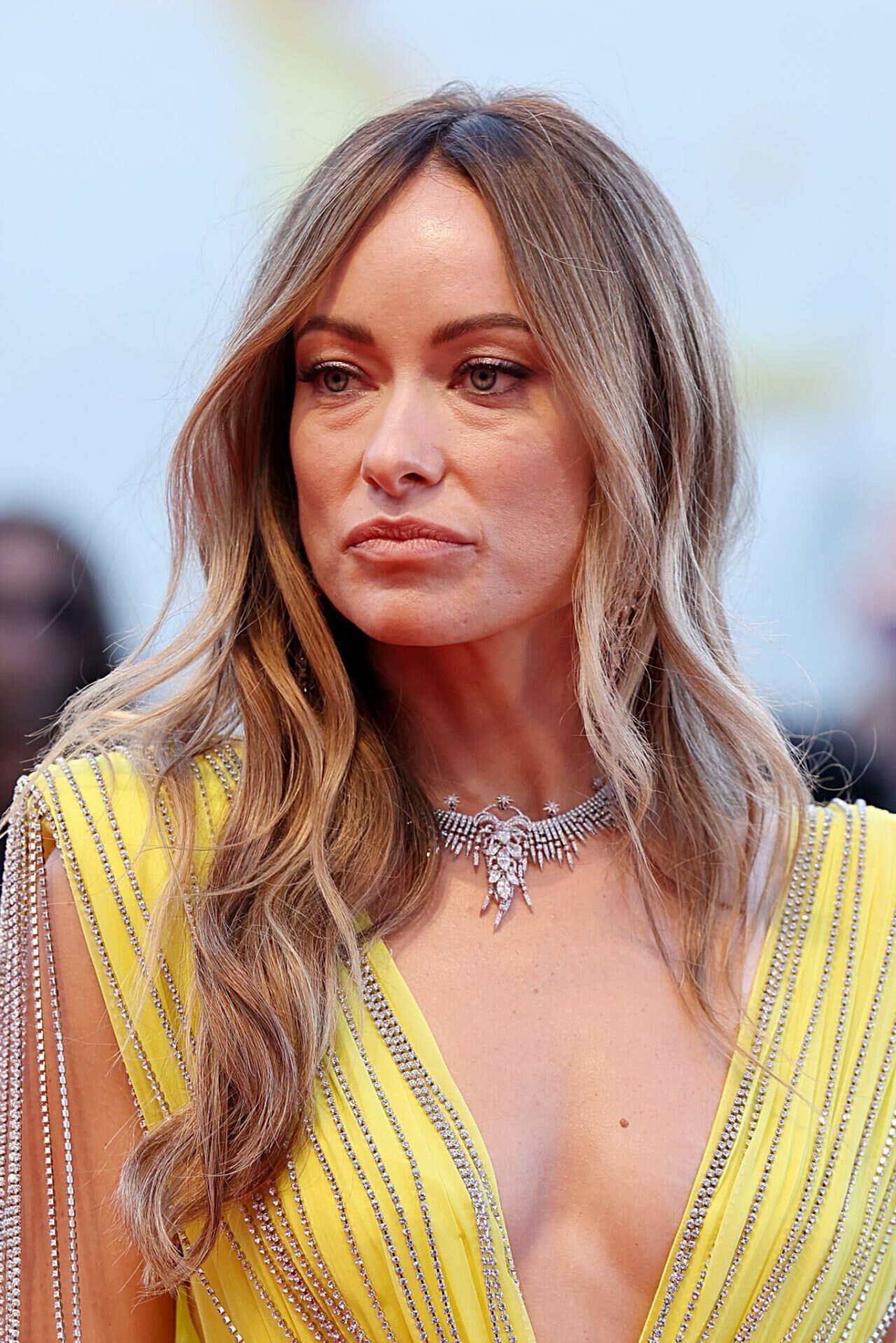 Olivia Wilde - "Não se preocupe, querido" vermelho