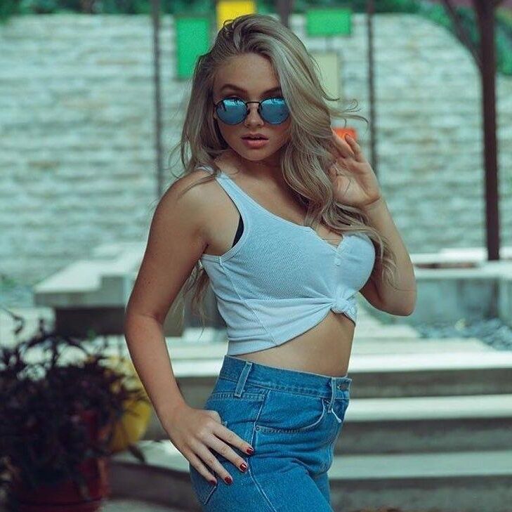 Natalie Alyn Lind 