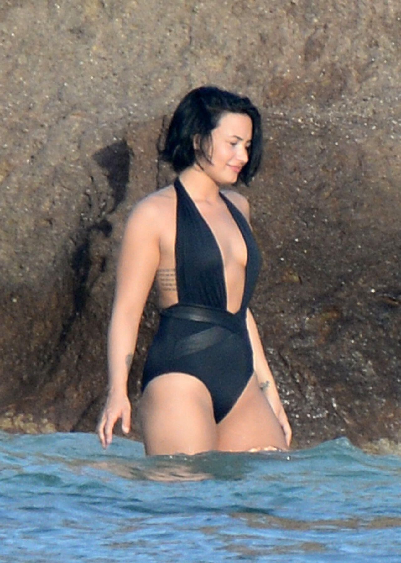 Demi Lovato portant un maillot de bain à Saint-Barts