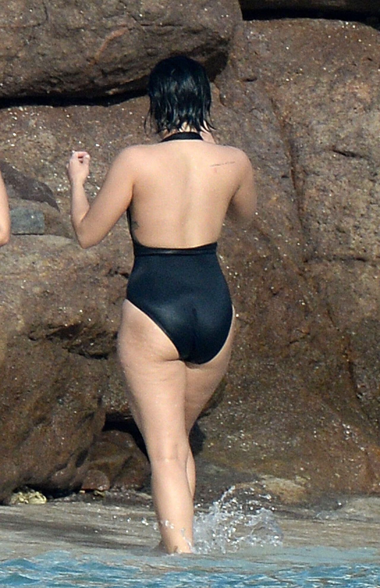 Demi Lovato portant un maillot de bain à Saint-Barts