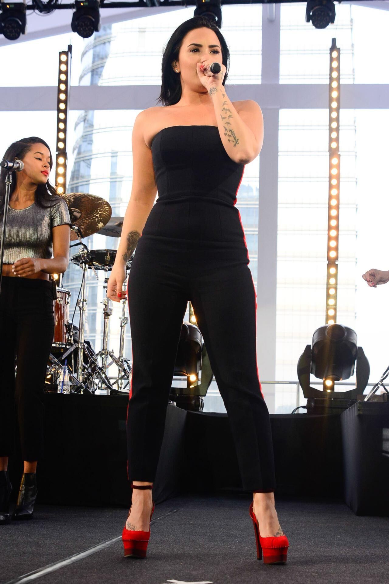 Demi Lovato – Performs at Her Vevo Private Concert in Sao 