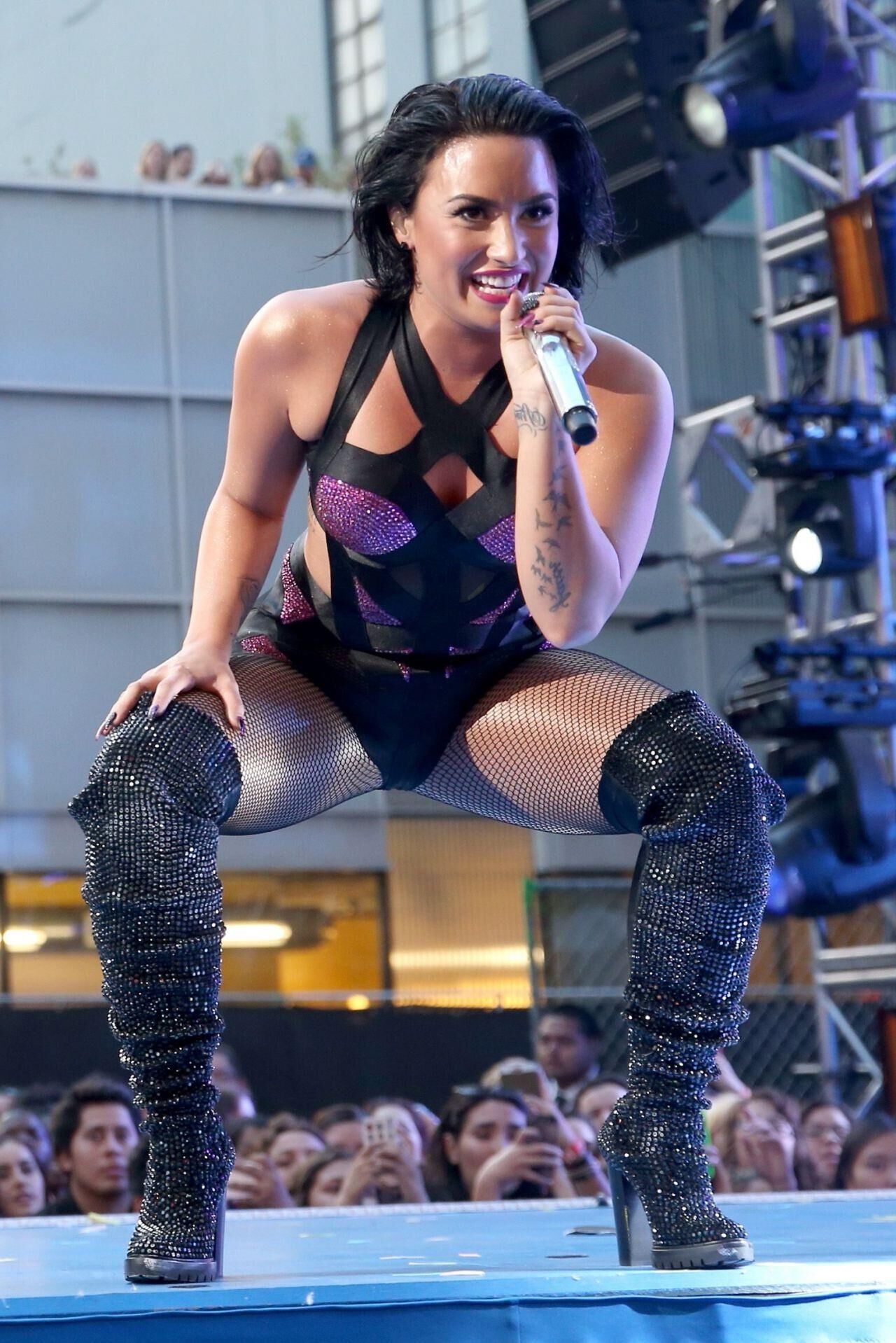 Demi Lovato Performs at MTV Video Music Awards