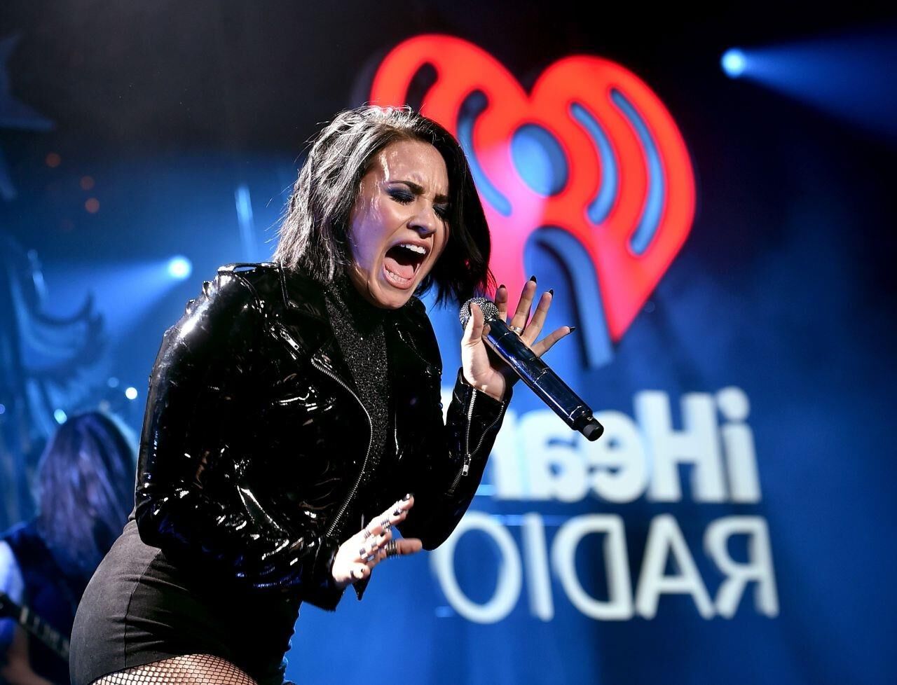 Demi Lovato – Y’s Jingle Ball performs