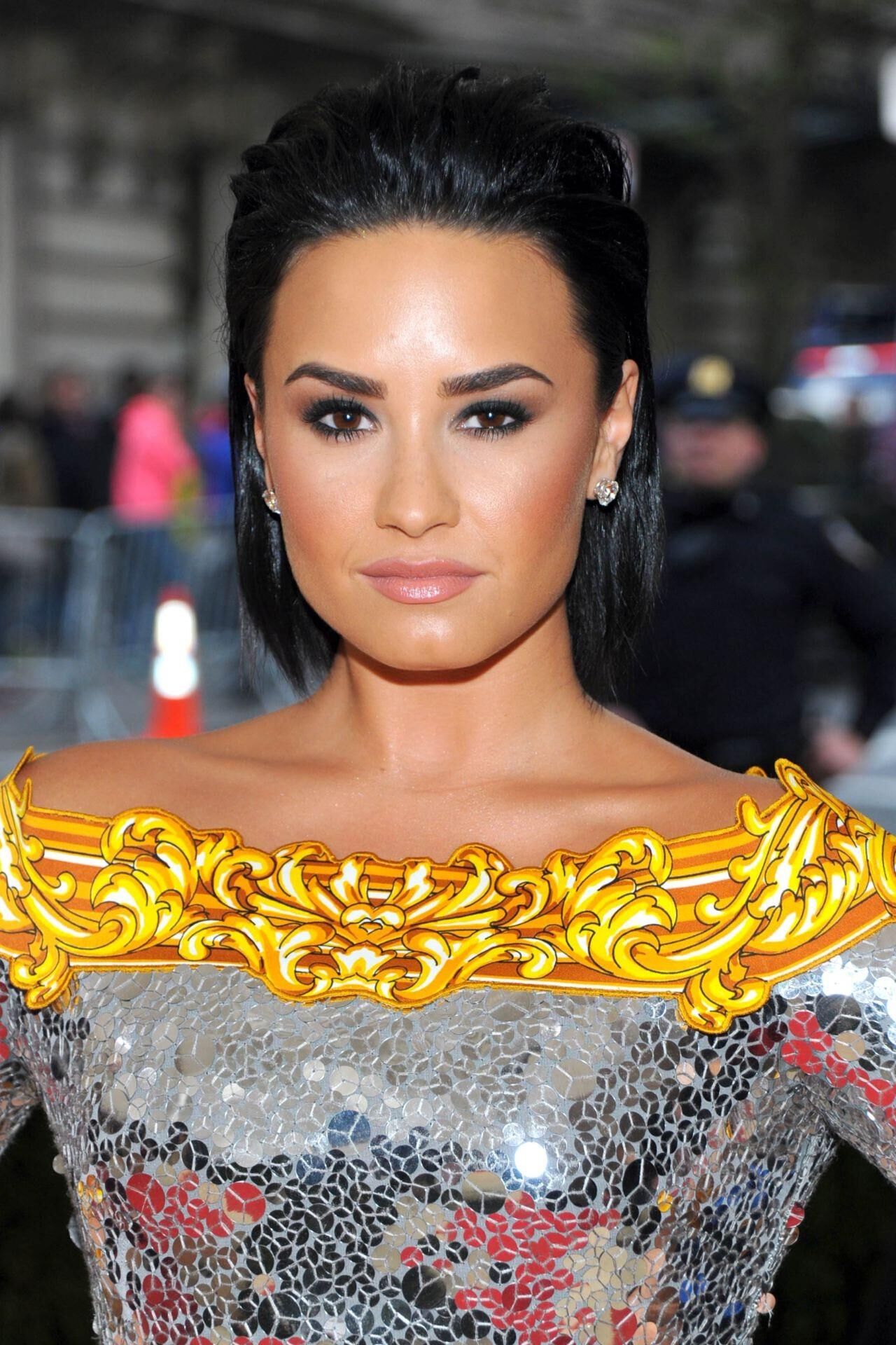 Demi Lovato –prep/ Met Costume Institute Gala 