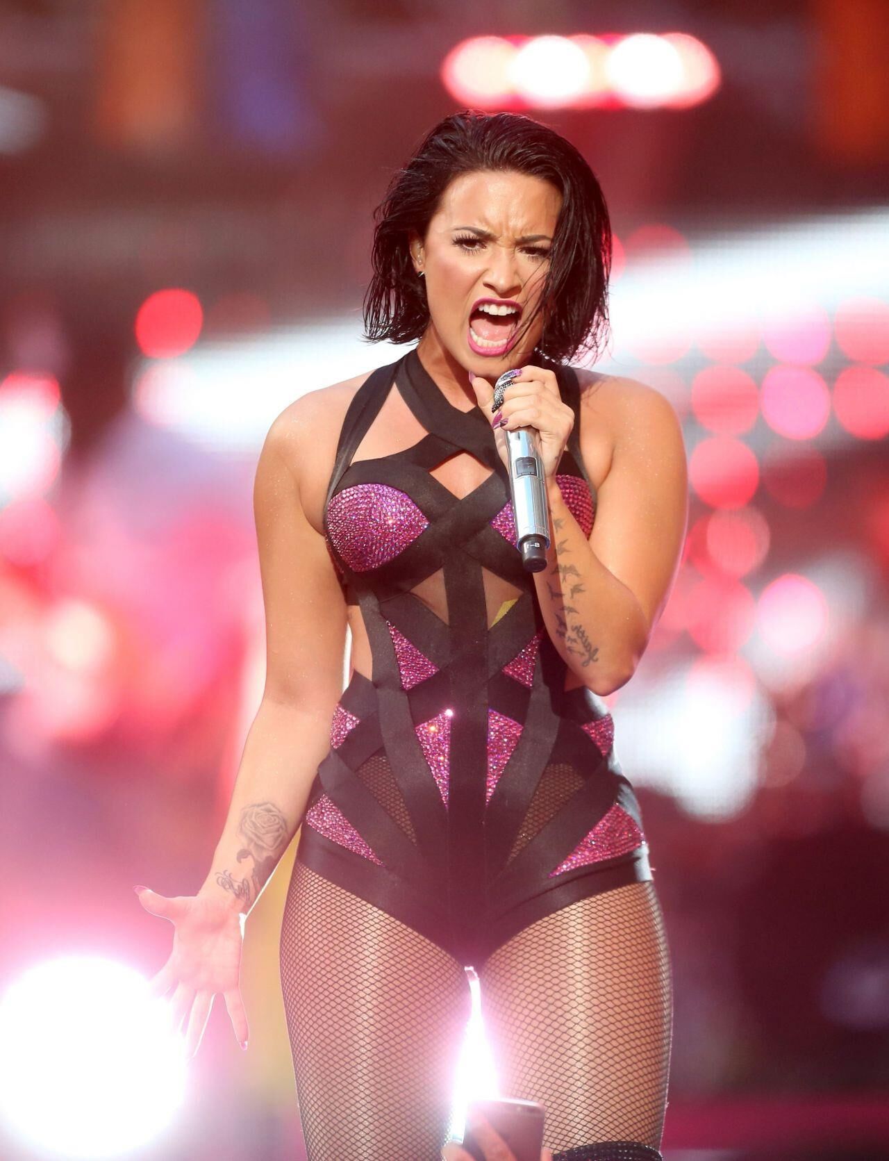 Demi Lovato Performs at MTV Video Music Awards