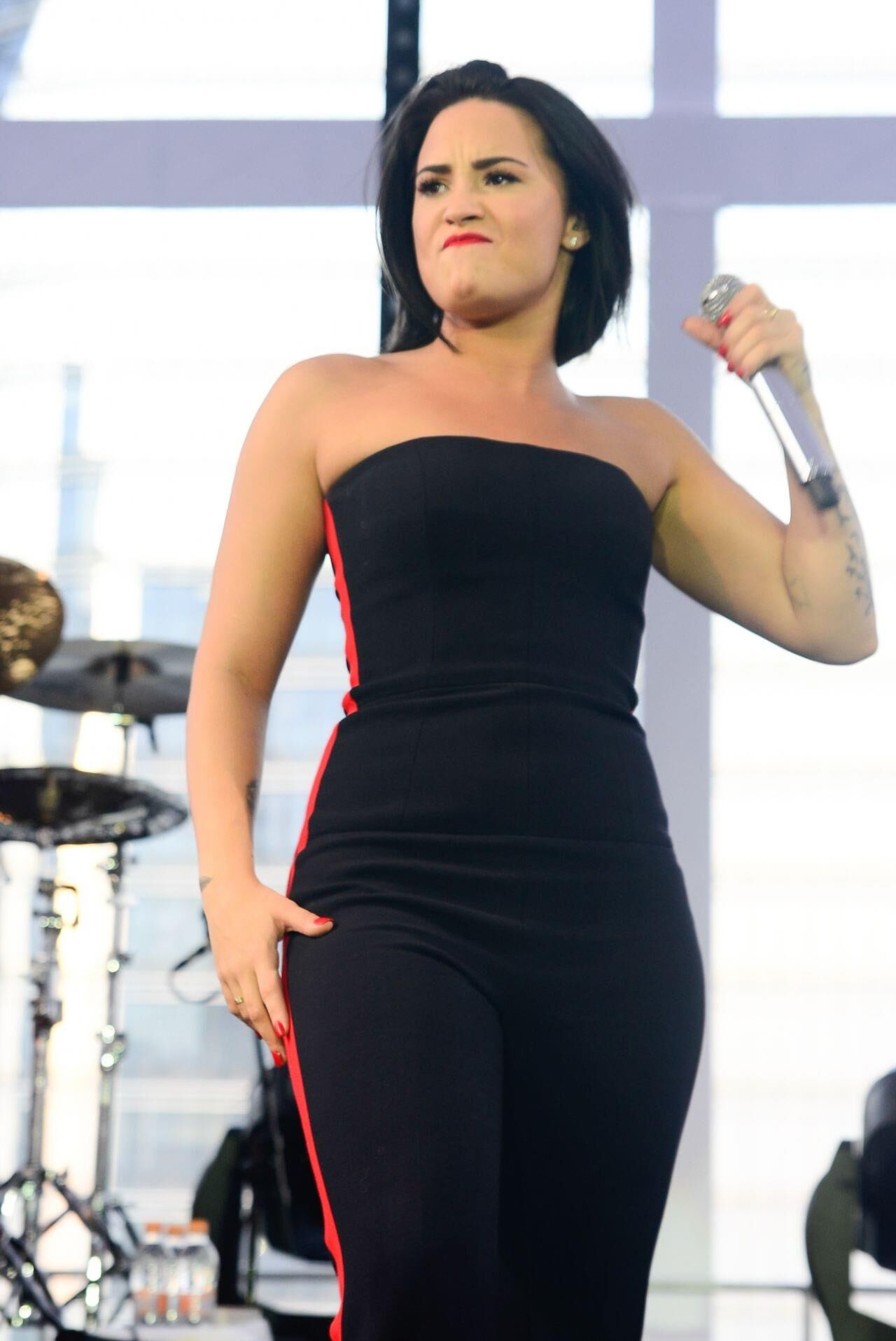 Demi Lovato – Performs at Her Vevo Private Concert in Sao 