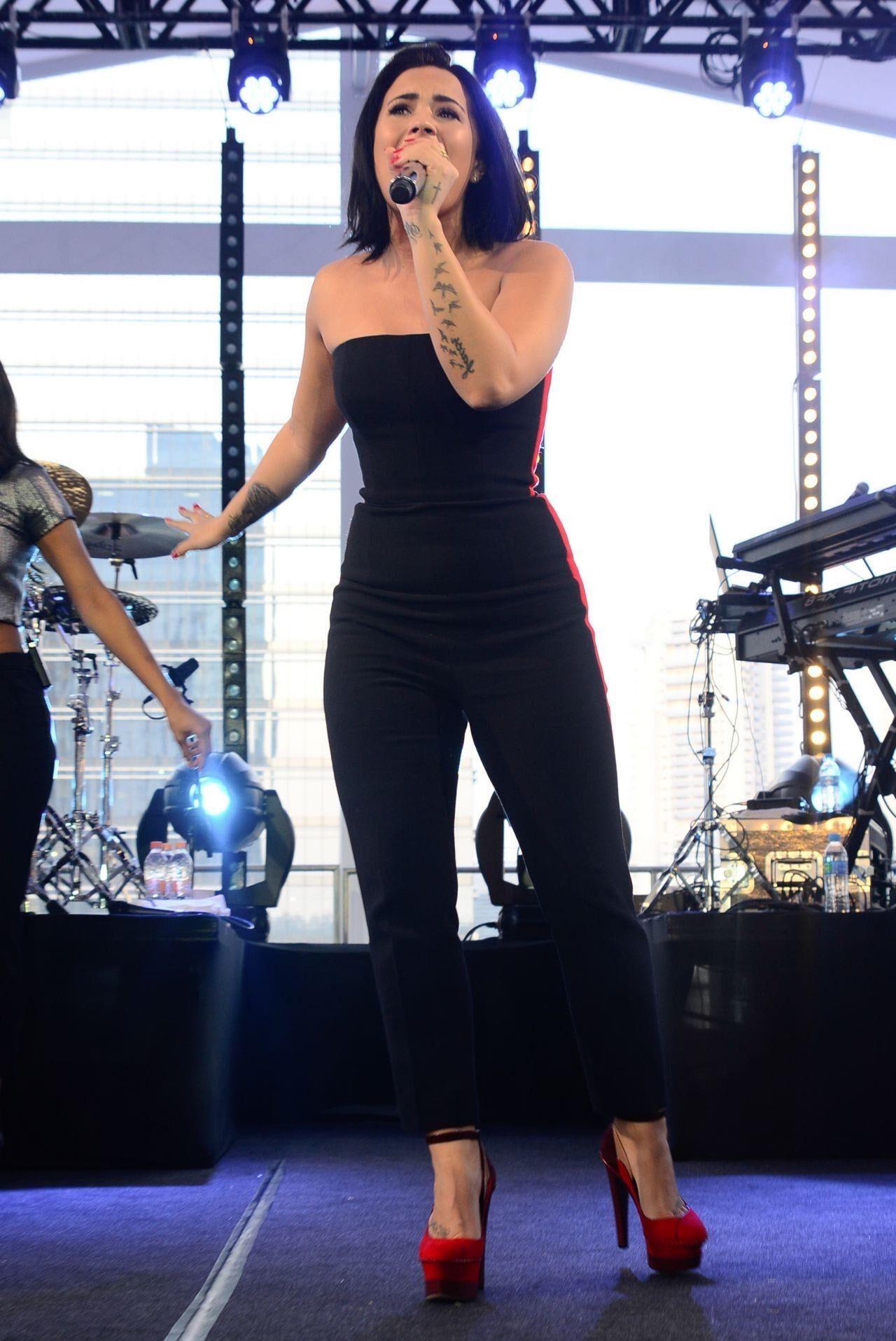 Demi Lovato – Performs at Her Vevo Private Concert in Sao 