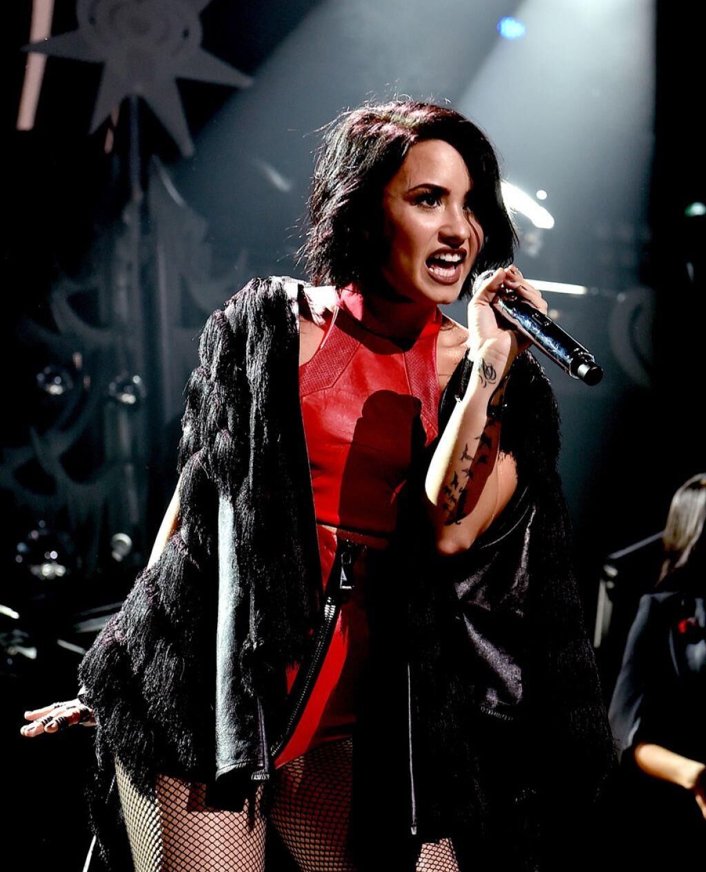 Demi Lovato se produit à Jingle Ball