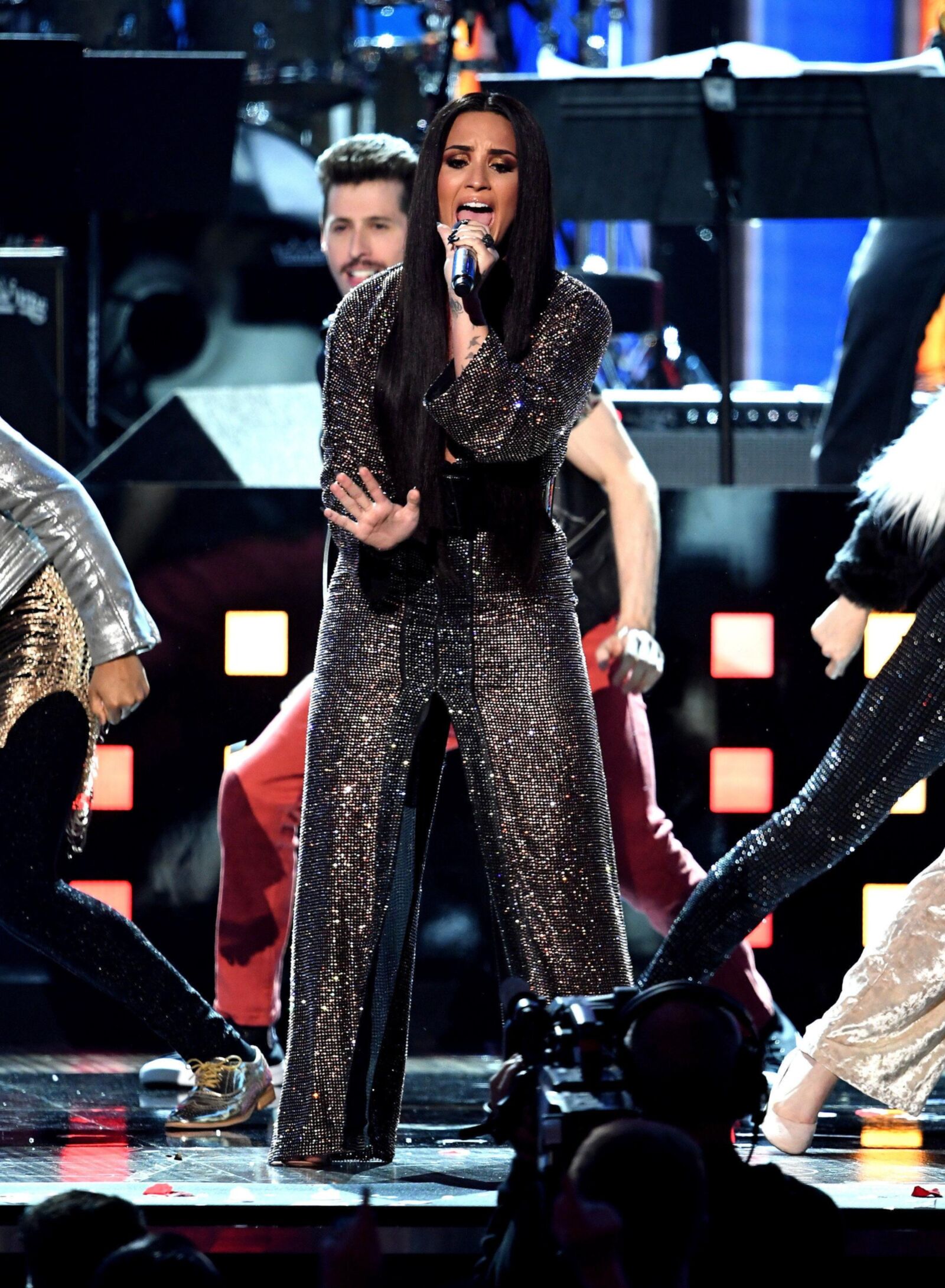 Demi Lovato - se apresenta durante o Grammy Awards