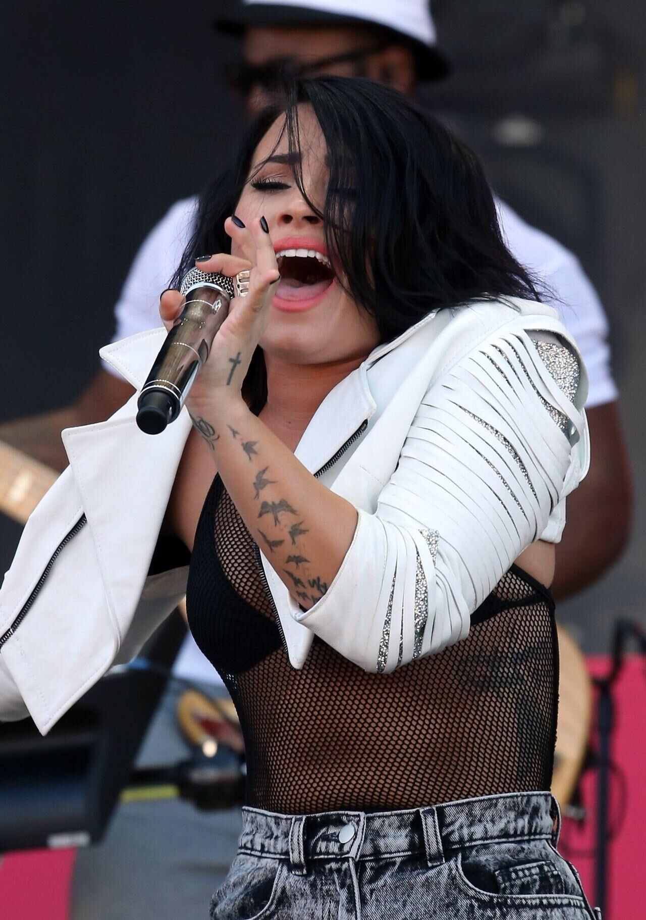 Demi Lovato se produit au village du festival de musique de radio iheart