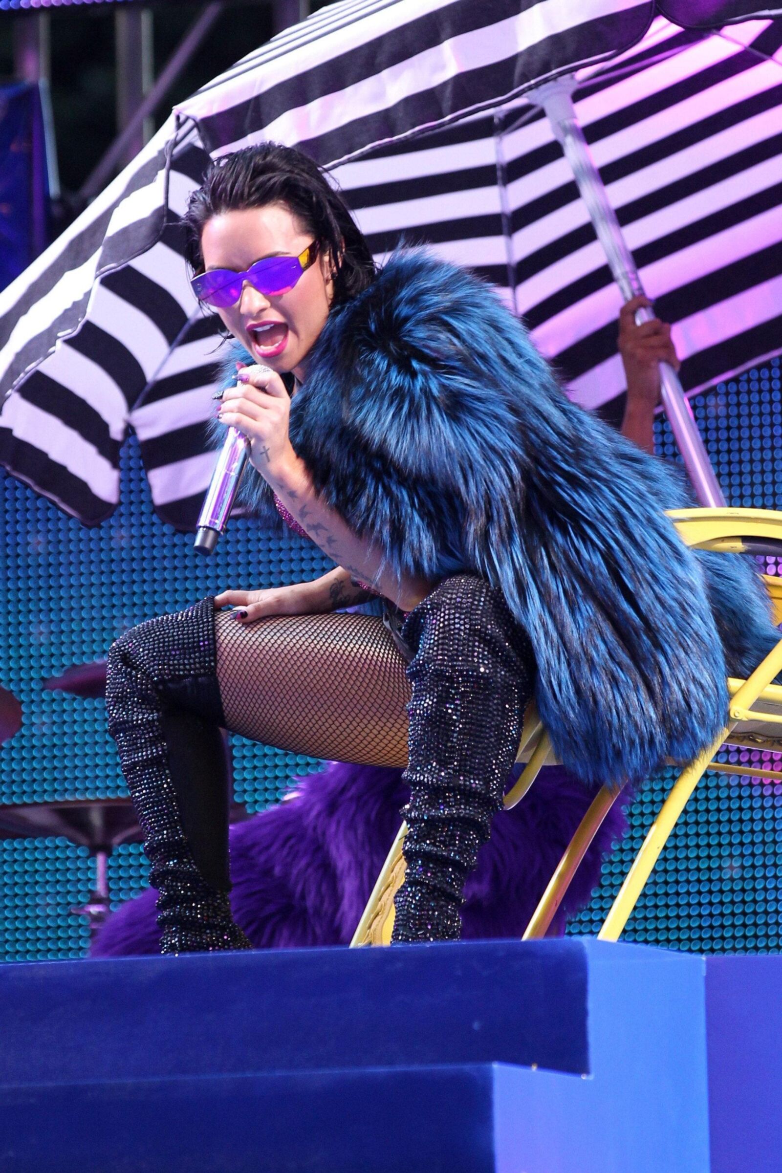 Demi Lovato Performs at MTV Video Music Awards