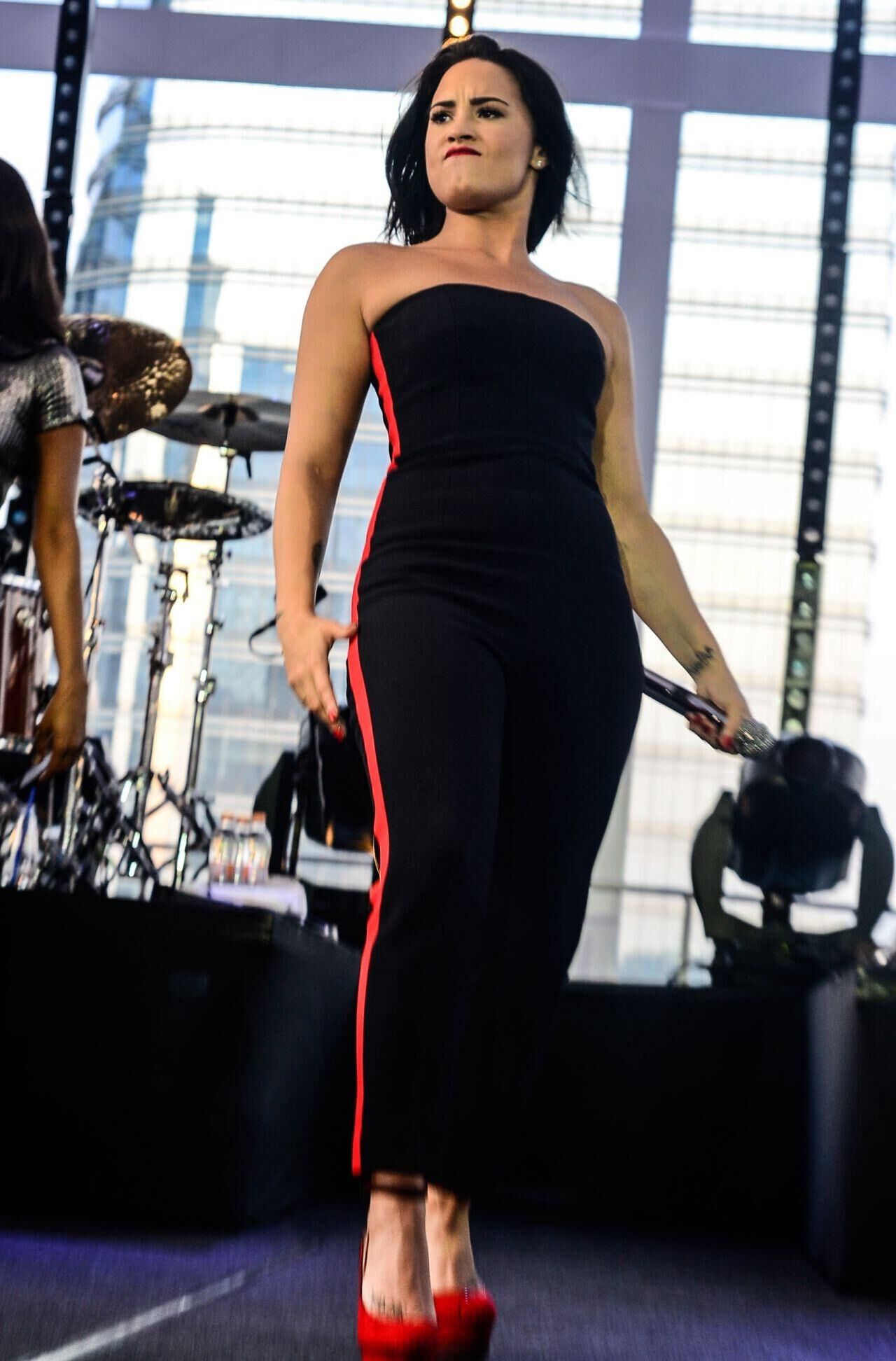 Demi Lovato – Performs at Her Vevo Private Concert in Sao 