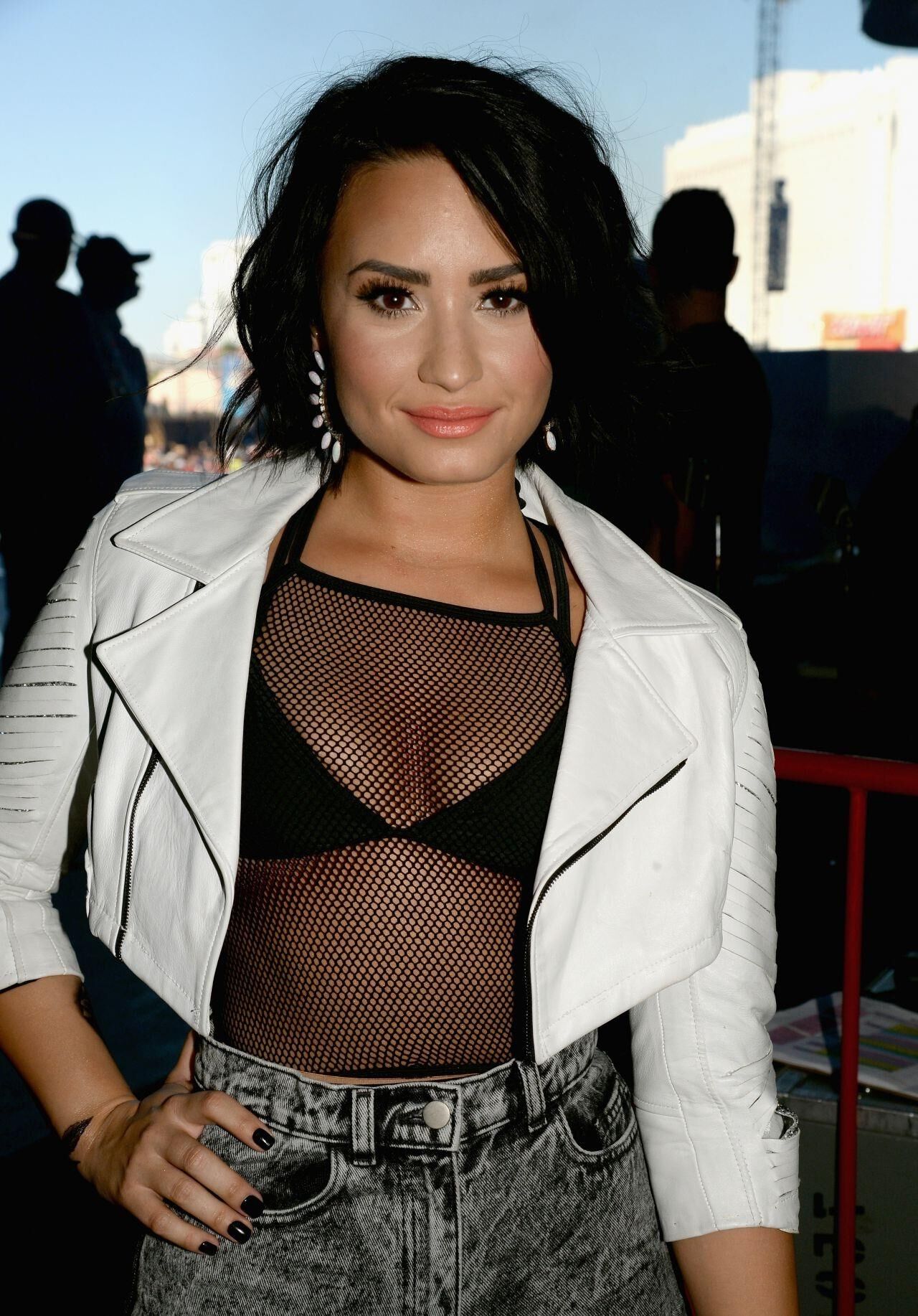 Demi Lovato actúa en Iheart Radio Music Festival Village