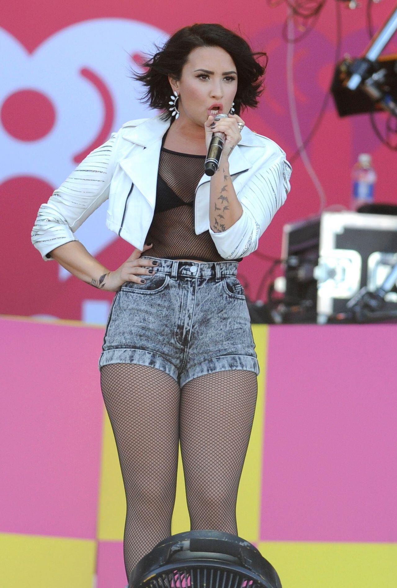 Demi Lovatoは、Iheart Radio Music Festival Villageで演奏します